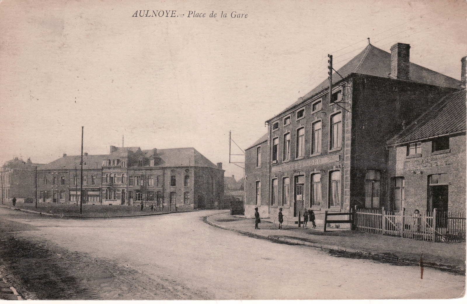 Photos et carte postales anciennes d'AulnoyeAymeries Mairie d