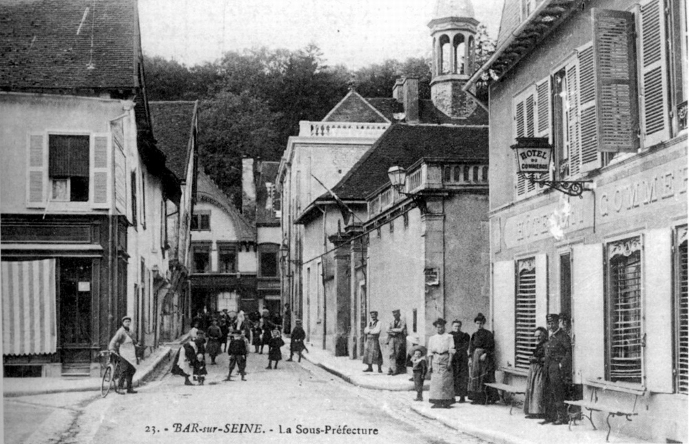 Photos et carte postales anciennes de BarsurSeine Mairie de BarsurSeine et sa ville Photos et carte postales anciennes de BarsurSeine Mairie de BarsurSeine et sa ville