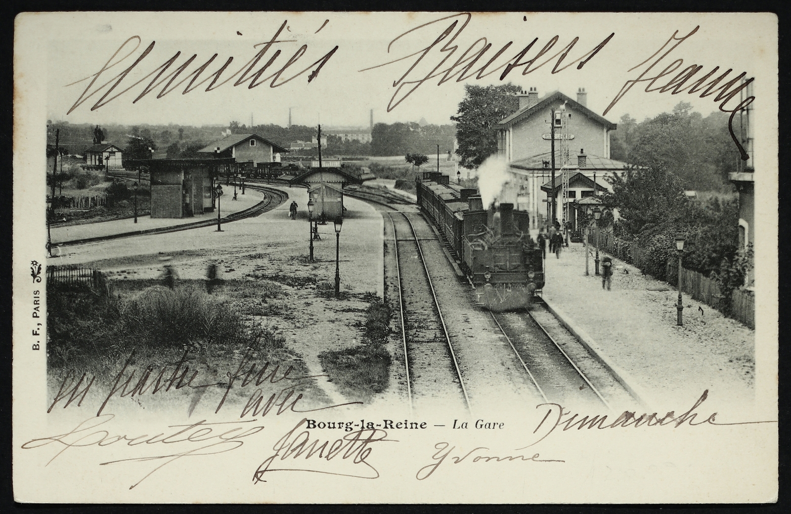 Photos et carte postales anciennes de BourglaReine Mairie de Bourg