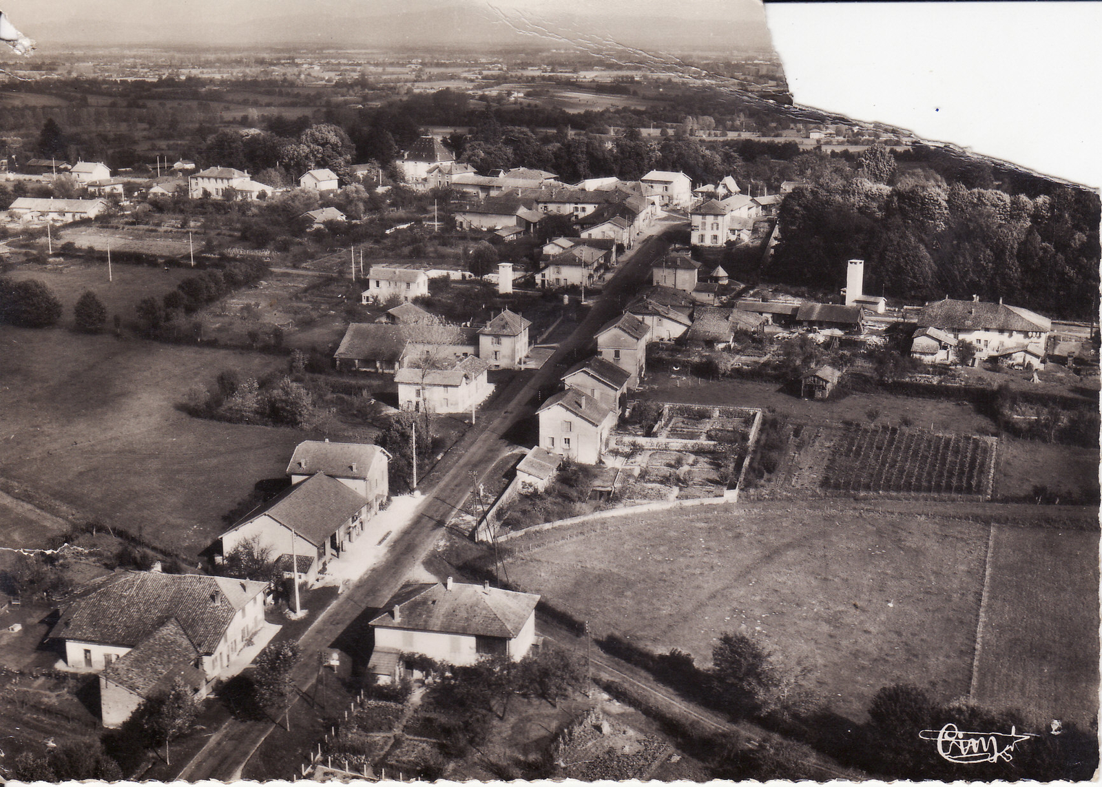 Photos et carte postales anciennes de Buellas Mairie de Buellas et