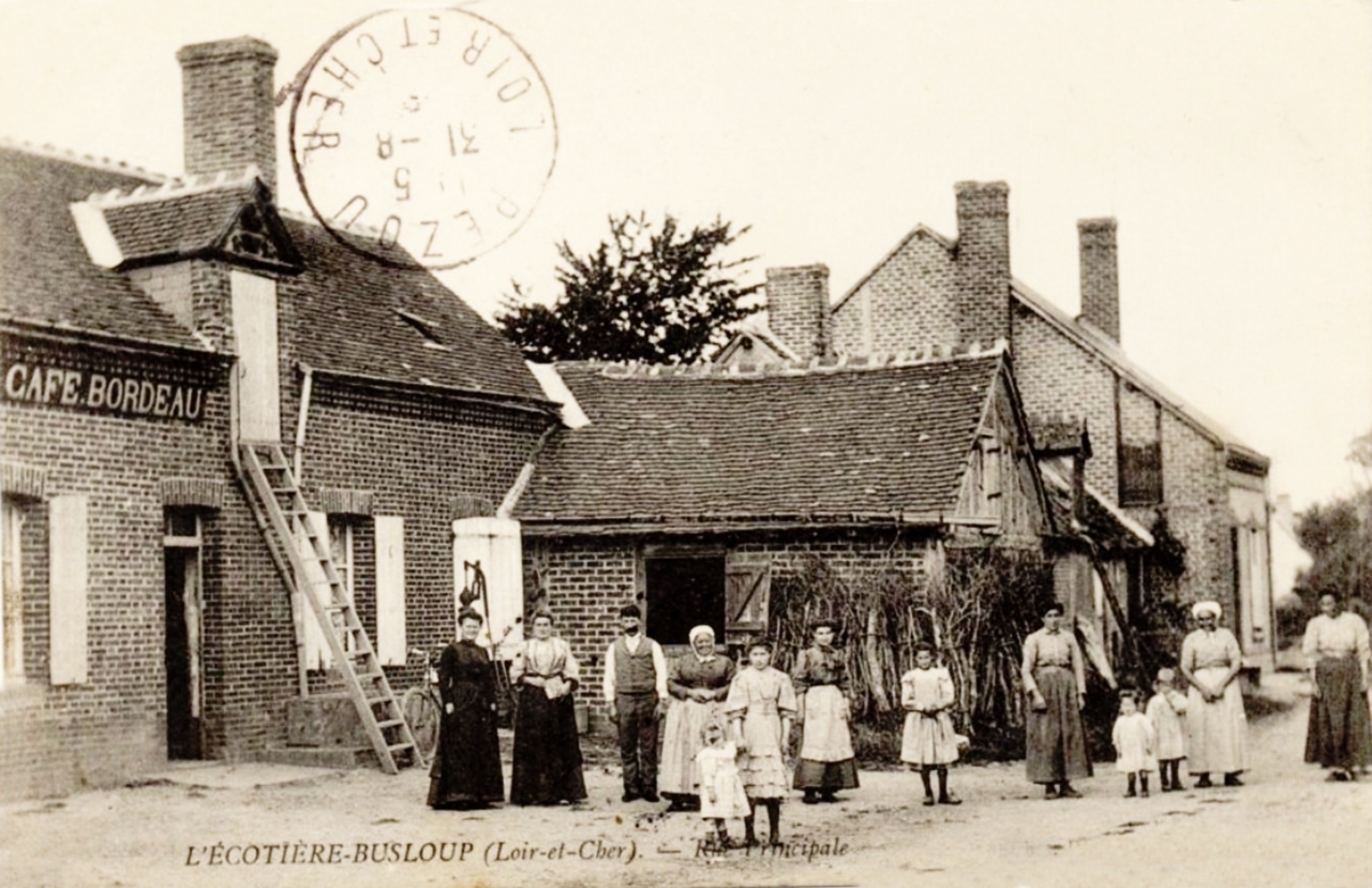 Photos et carte postales anciennes de Busloup Mairie de Busloup et
