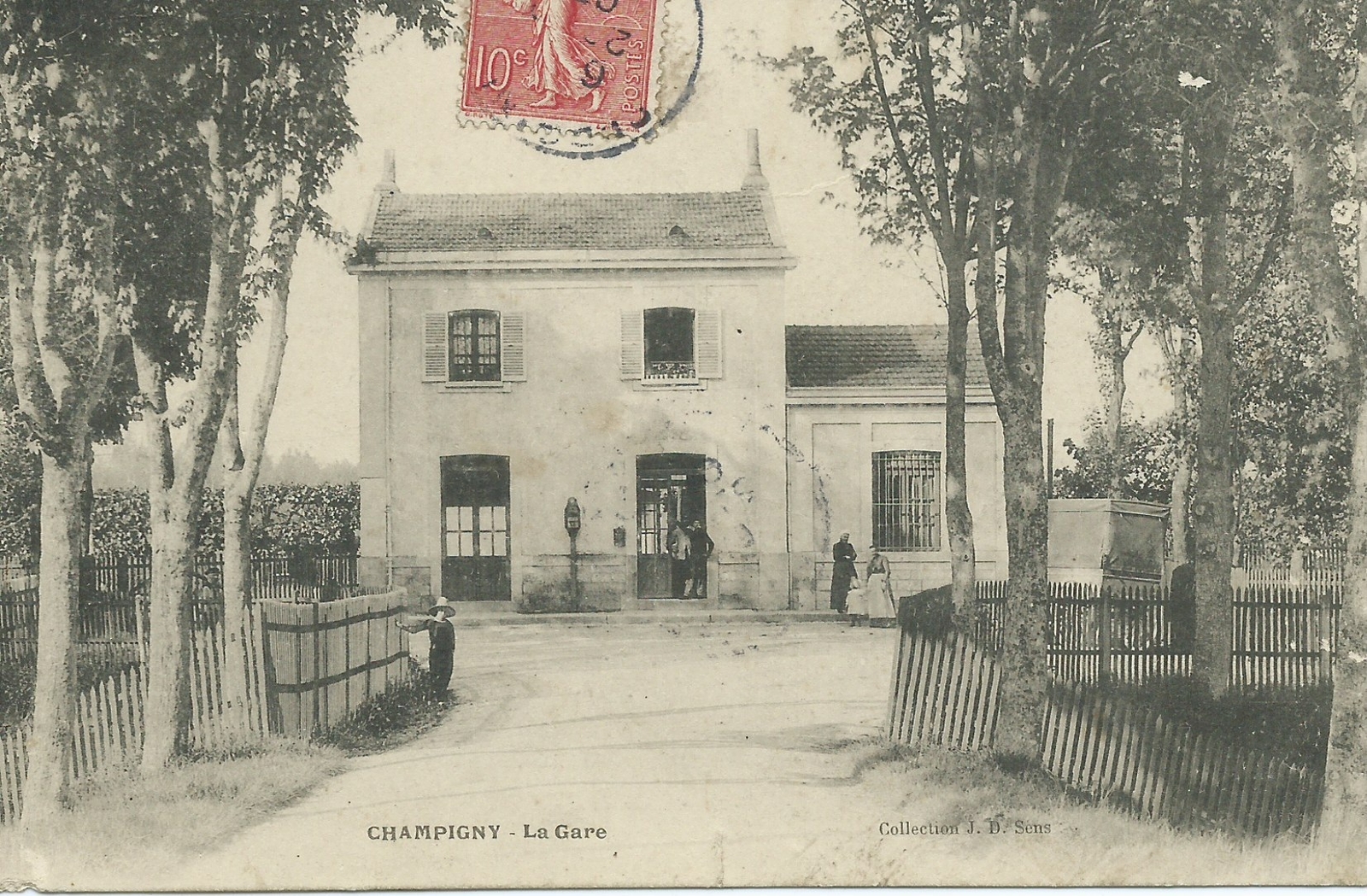 Photos et carte postales anciennes de Champigny Mairie de Champigny