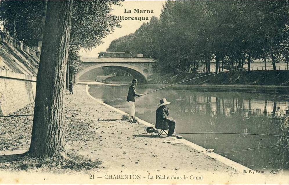 Photos et carte postales anciennes de CharentonlePont Mairie de