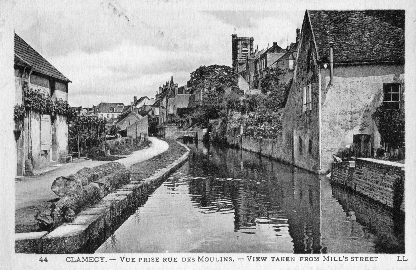 Photos et carte postales anciennes de Clamecy Mairie de Clamecy et sa