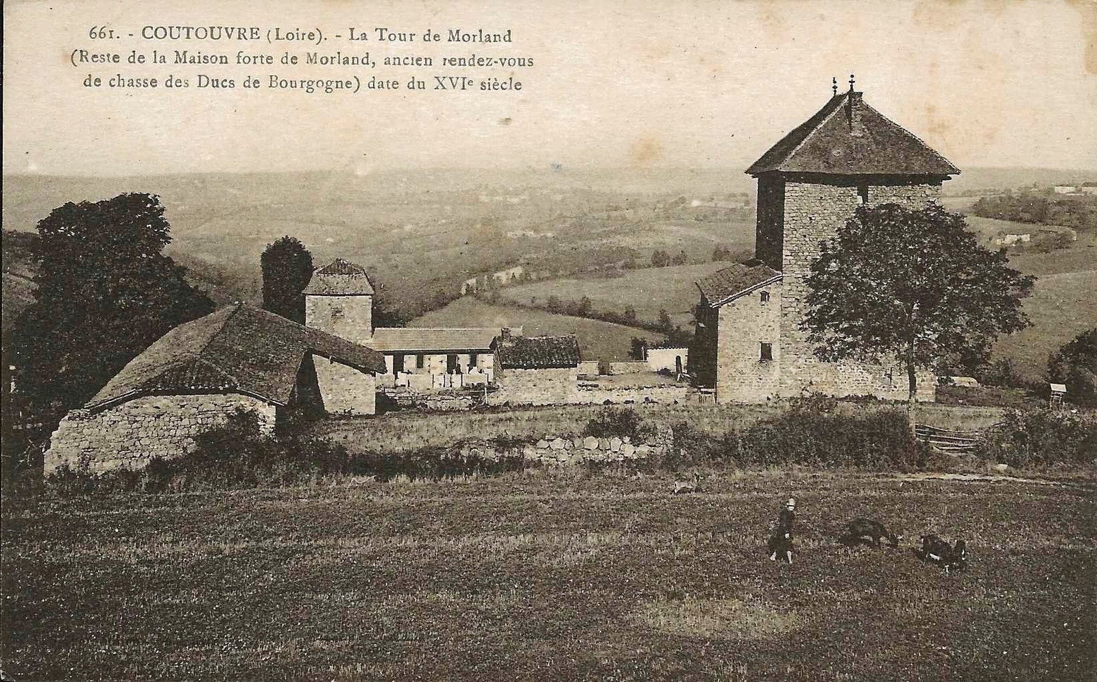Photos et carte postales anciennes de Coutouvre Mairie de Coutouvre