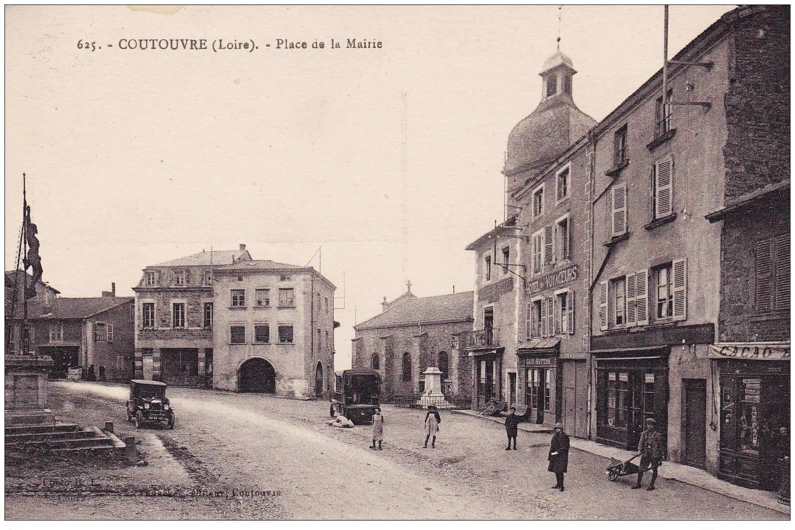 Photos et carte postales anciennes de Coutouvre Mairie de Coutouvre