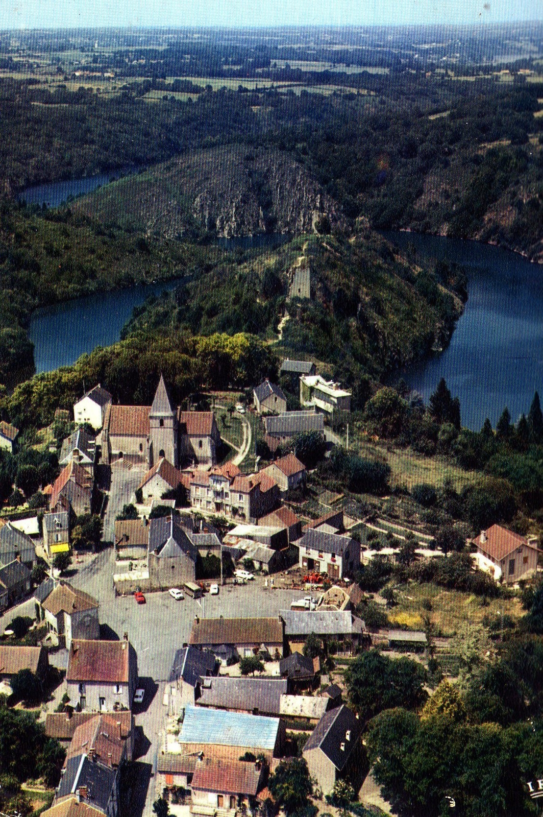 Photos et carte postales anciennes de Crozant Mairie de Crozant et