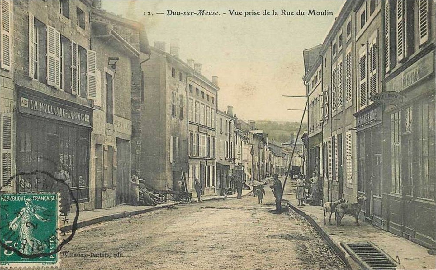 Photos et carte postales anciennes de DunsurMeuse Mairie de DunsurMeuse et son village