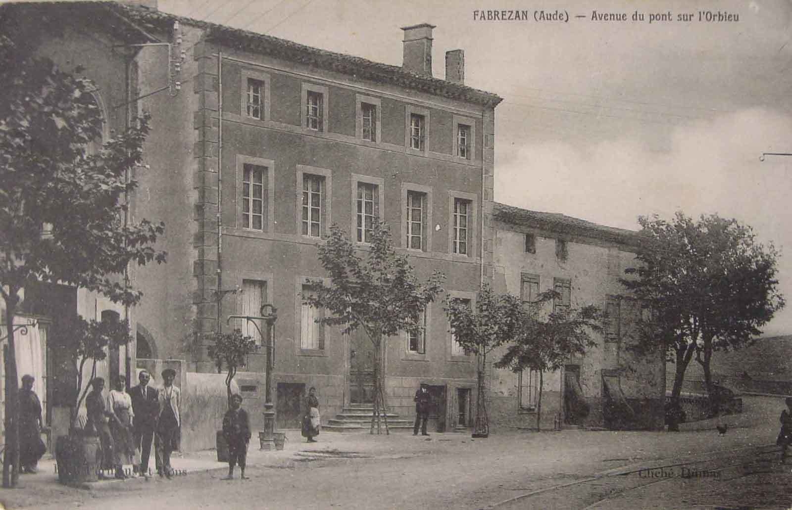 Photos et carte postales anciennes de Fabrezan, la Mairie de Fabrezan