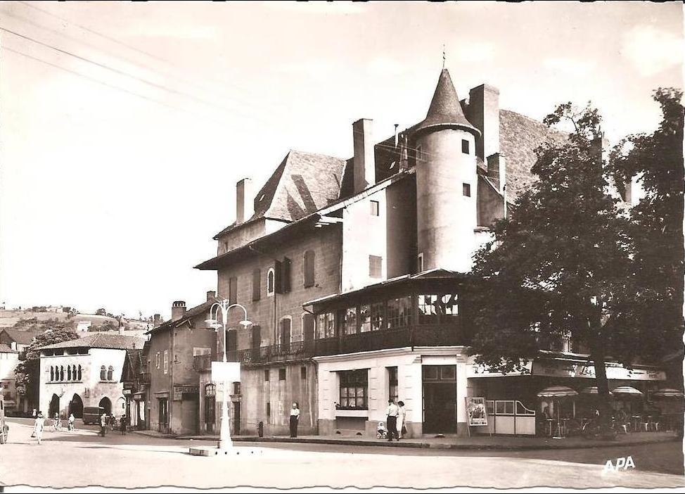 Photos et carte postales anciennes de Figeac Mairie de Figeac et sa ville