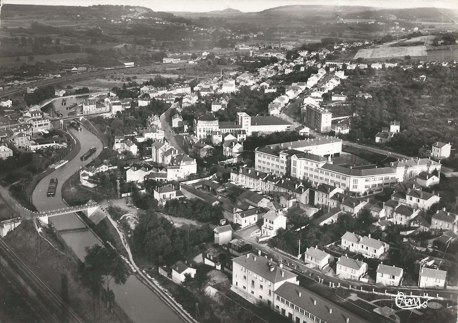 Photos et carte postales anciennes de Frouard Mairie de Frouard et sa