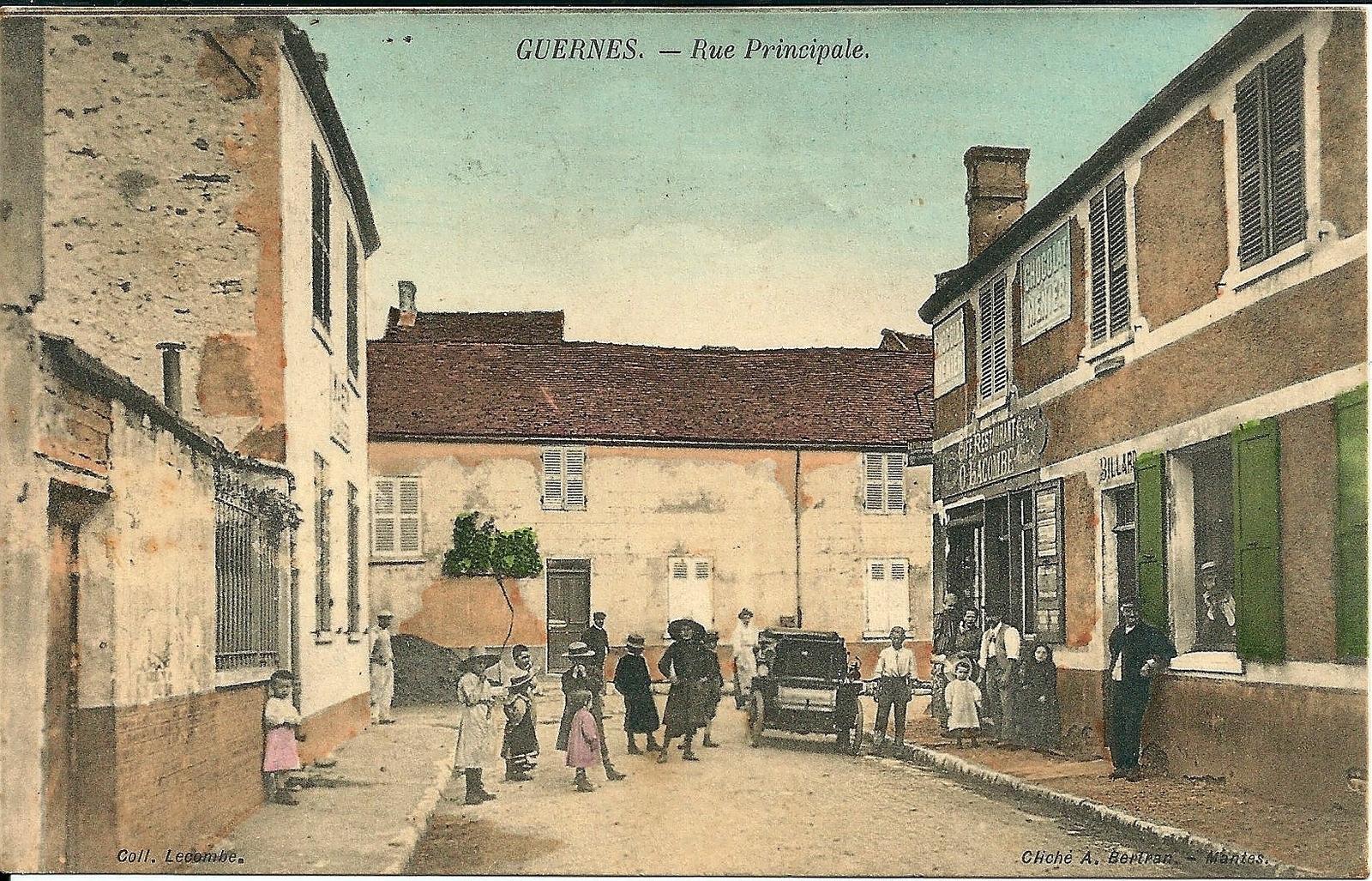 Photos et carte postales anciennes de Guernes Mairie de Guernes et