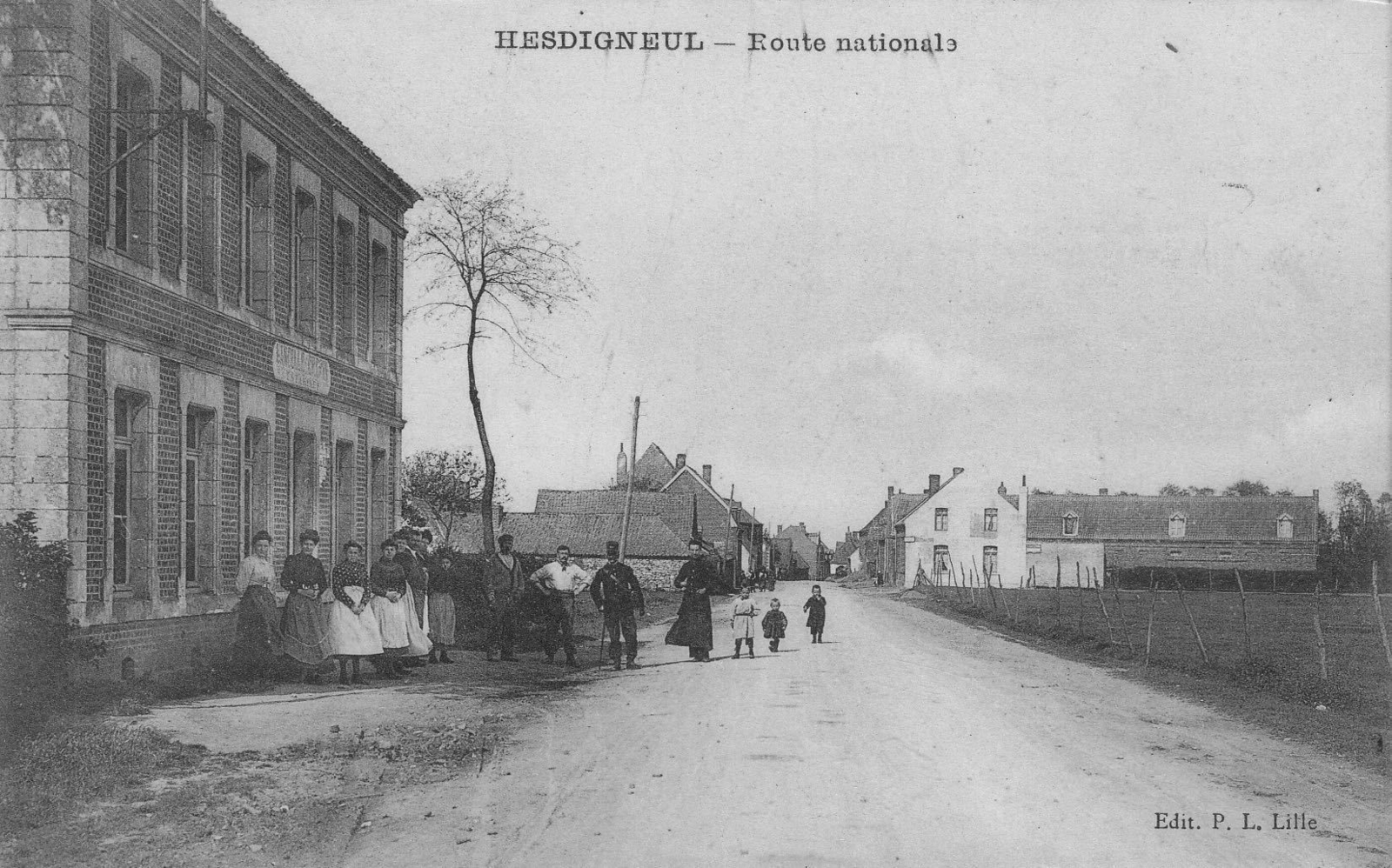 Photos et carte postales anciennes d'HesdigneullèsBéthune, la Mairie