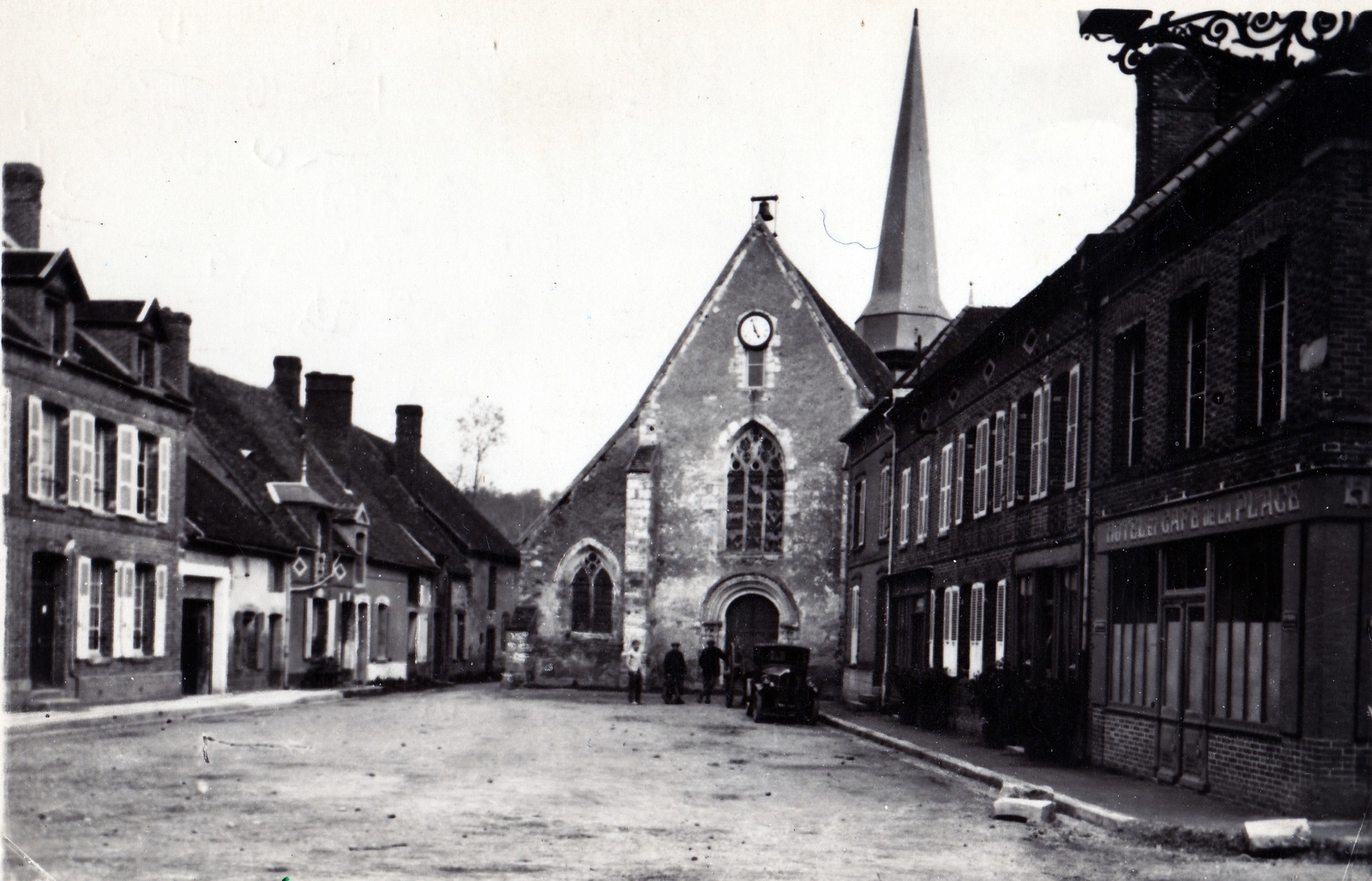 Photos et carte postales anciennes de la FertéLoupière Mairie de la
