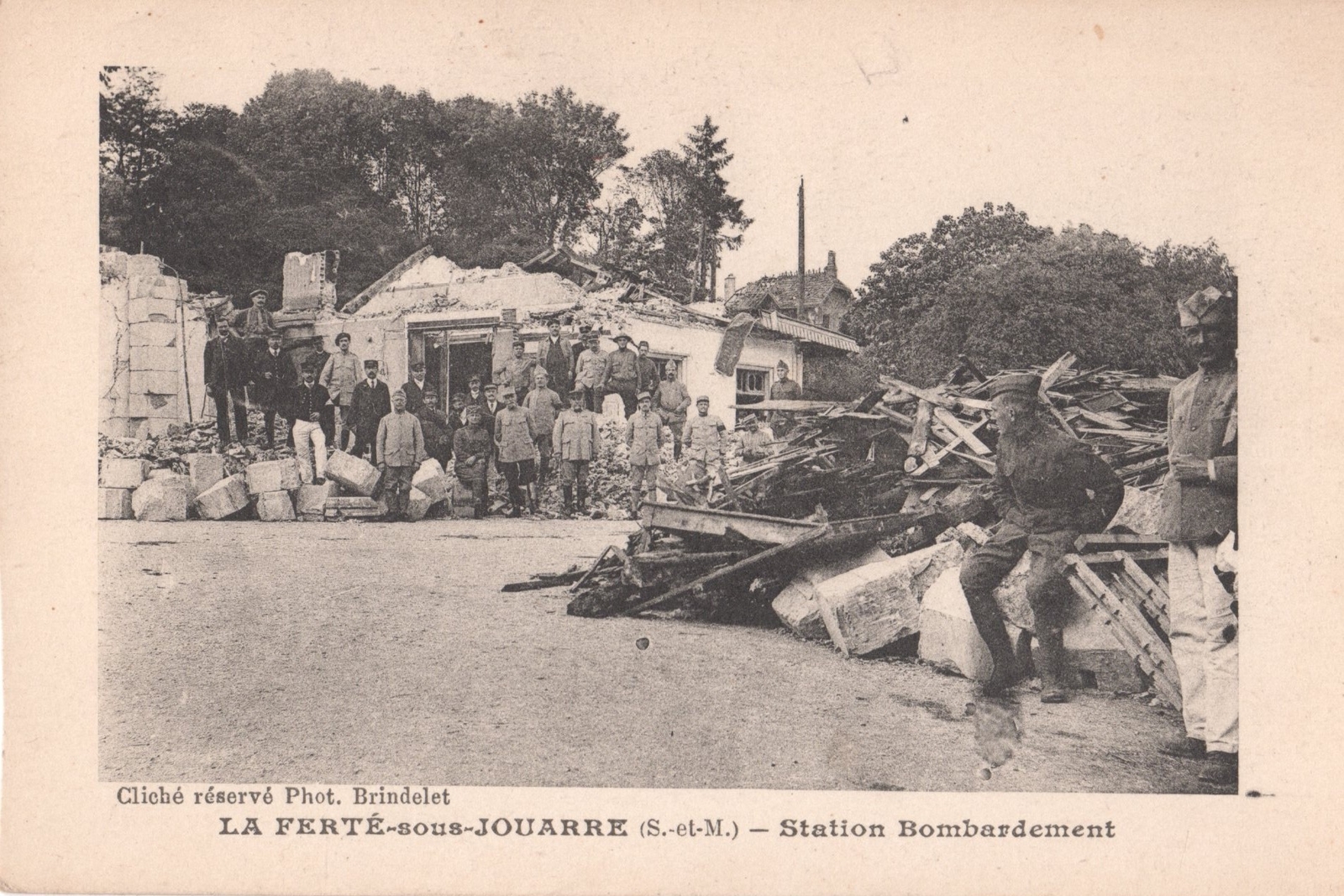 Photos et carte postales anciennes de la FertésousJouarre Mairie de