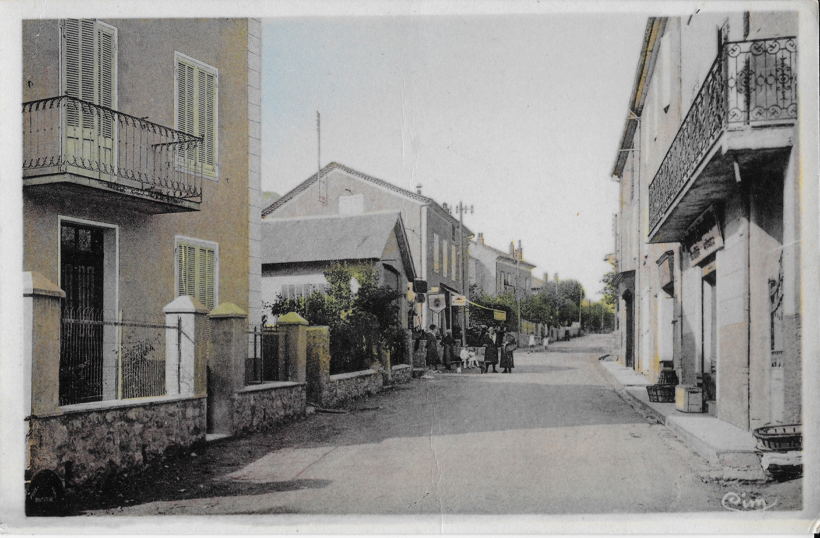 Photos et carte postales anciennes de la MotteduCaire Mairie de la MotteduCaire et son village
