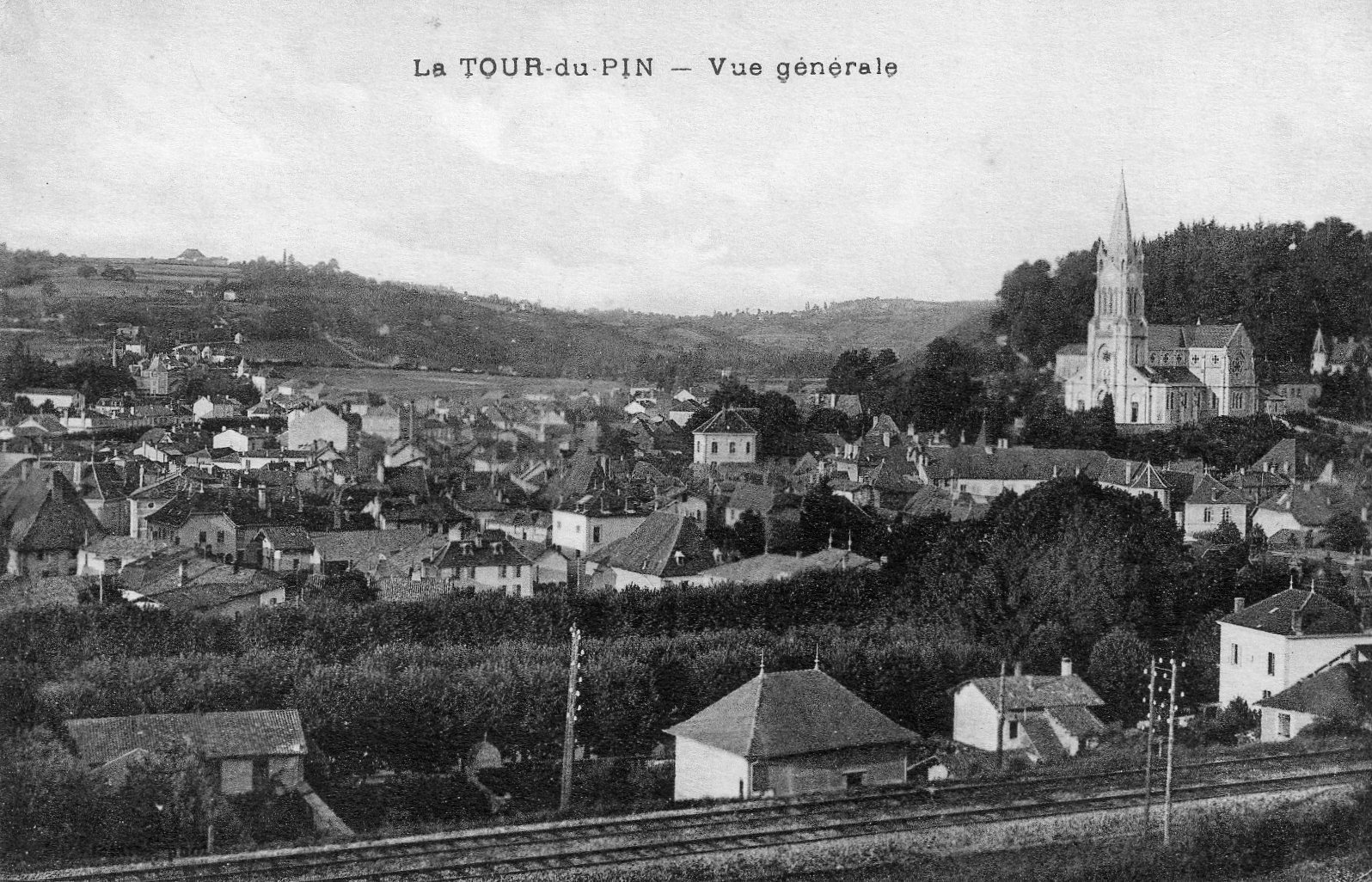 Photos et carte postales anciennes de la TourduPin Mairie de la TourduPin et sa ville