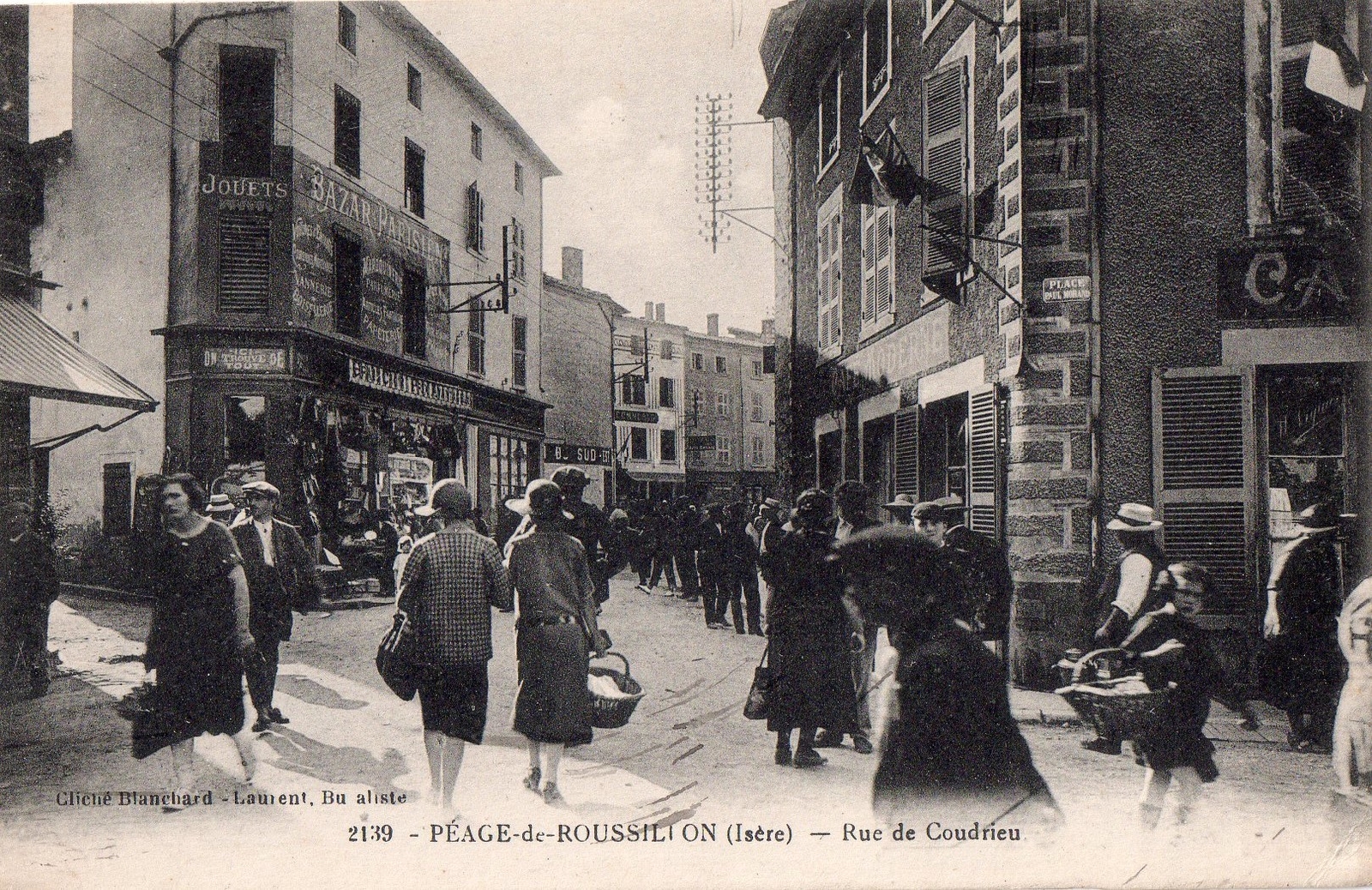 Photos et carte postales anciennes du PéagedeRoussillon Mairie du
