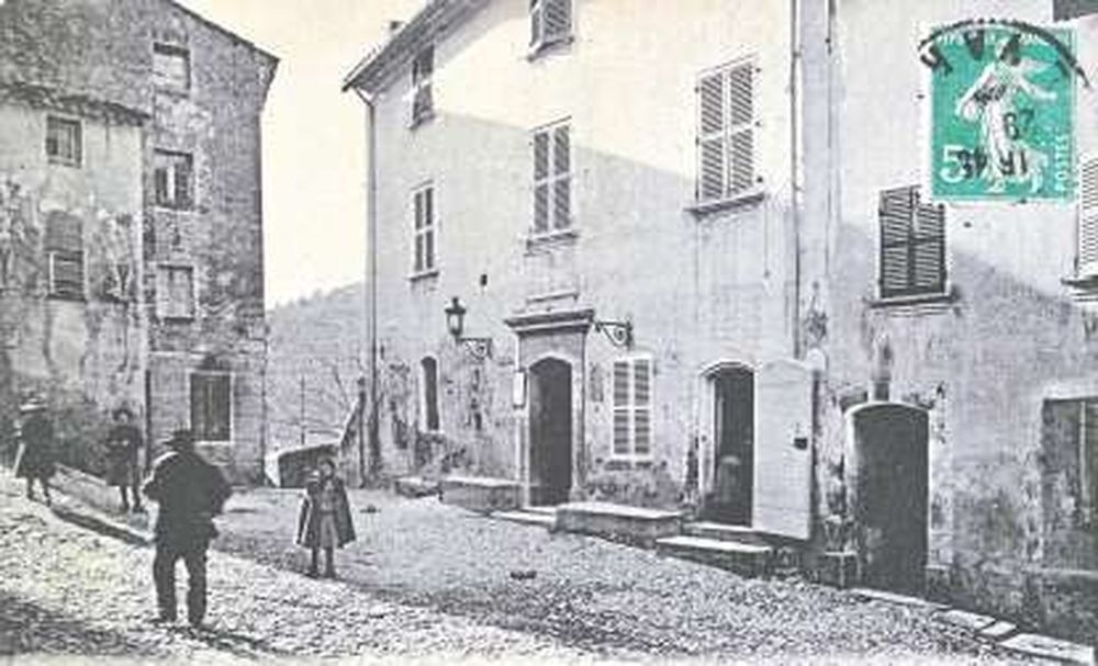 Photos et carte postales anciennes du RevestlesEaux Mairie du RevestlesEaux et sa ville Photos et carte postales anciennes du RevestlesEaux Mairie du RevestlesEaux et sa ville