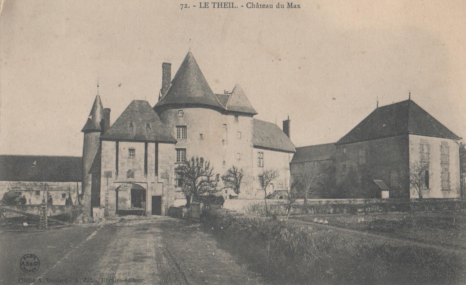 Photos et carte postales anciennes du Theil Mairie du Theil et son