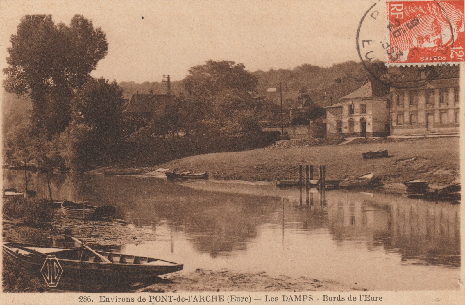 Photos et carte postales anciennes des Damps Mairie des Damps et son
