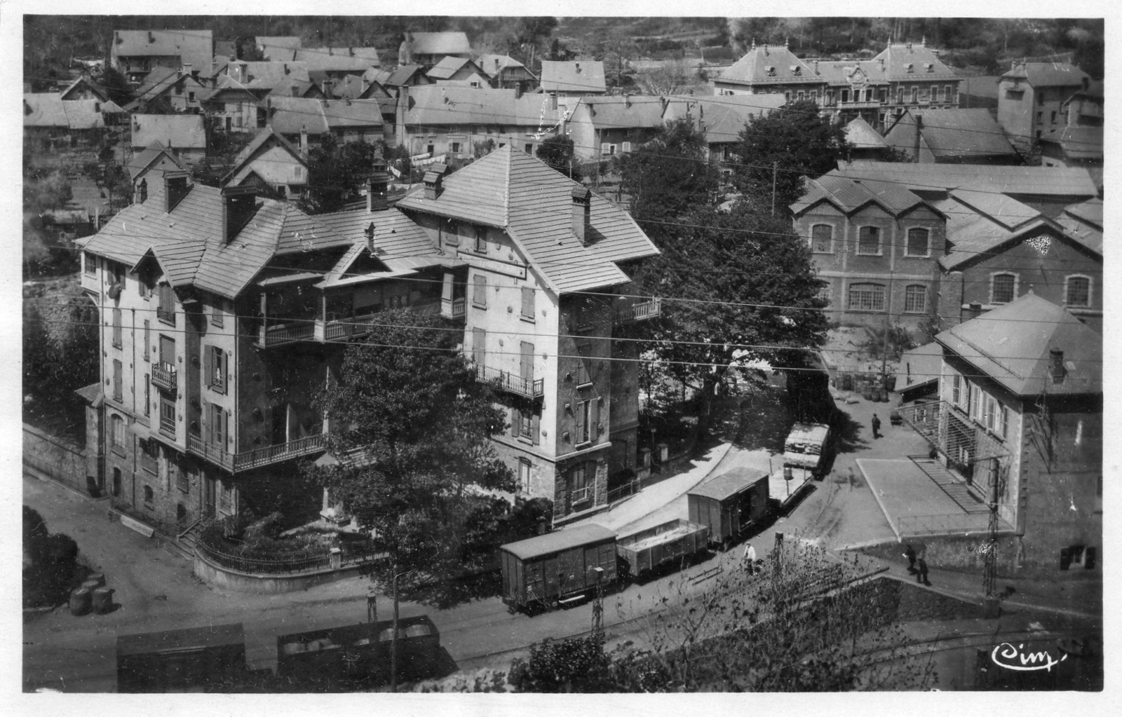 Photos et carte postales anciennes de LivetetGavet Mairie de Livet