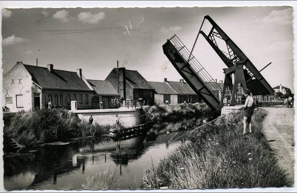 Photos et carte postales anciennes de Looberghe Mairie de Looberghe