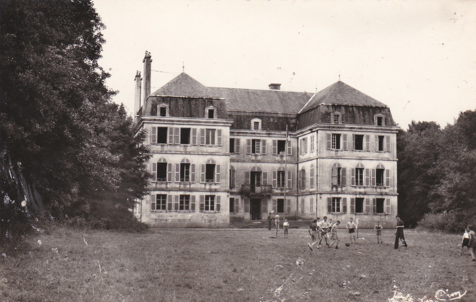 Photos et carte postales anciennes de Louvemont Mairie de Louvemont