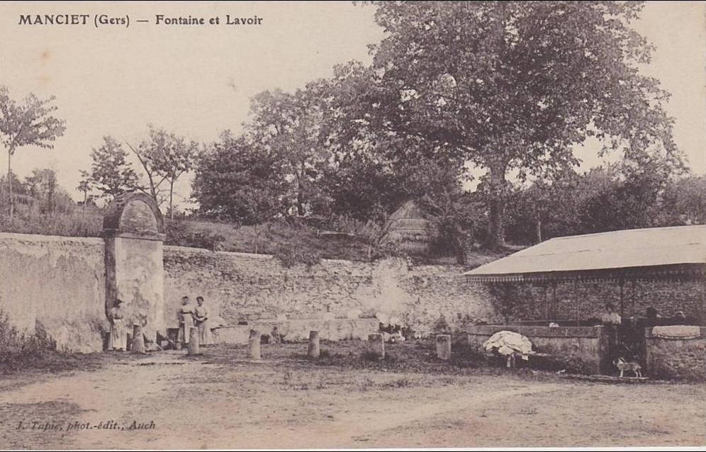 Photos et carte postales anciennes de Manciet Mairie de Manciet et