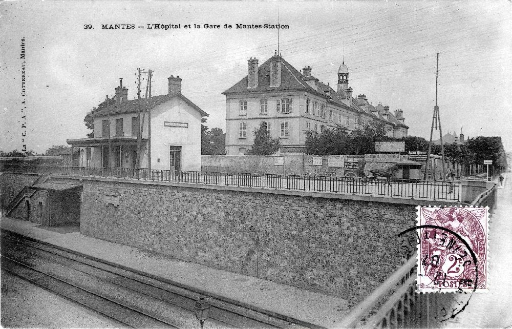Photos et carte postales anciennes de ManteslaJolie Mairie de ManteslaJolie et sa ville