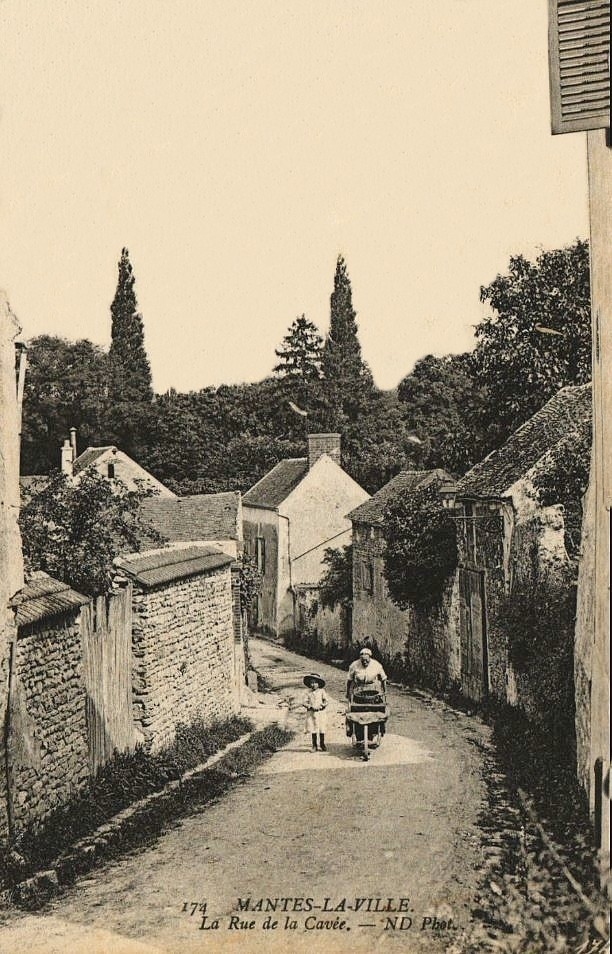 Photos et carte postales anciennes de ManteslaVille Mairie de ManteslaVille et sa ville Photos et carte postales anciennes de ManteslaVille Mairie de ManteslaVille et sa ville