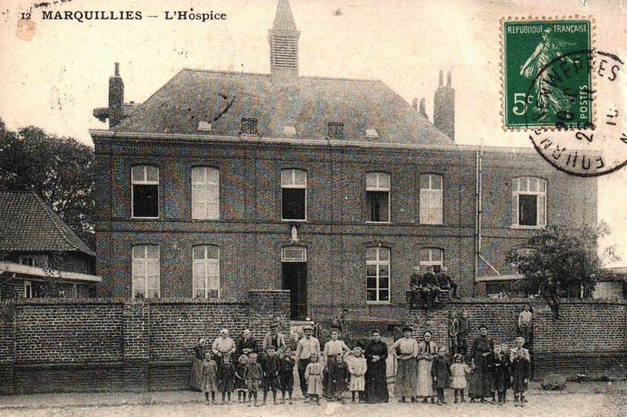 Photos et carte postales anciennes de Marquillies, la Mairie de
