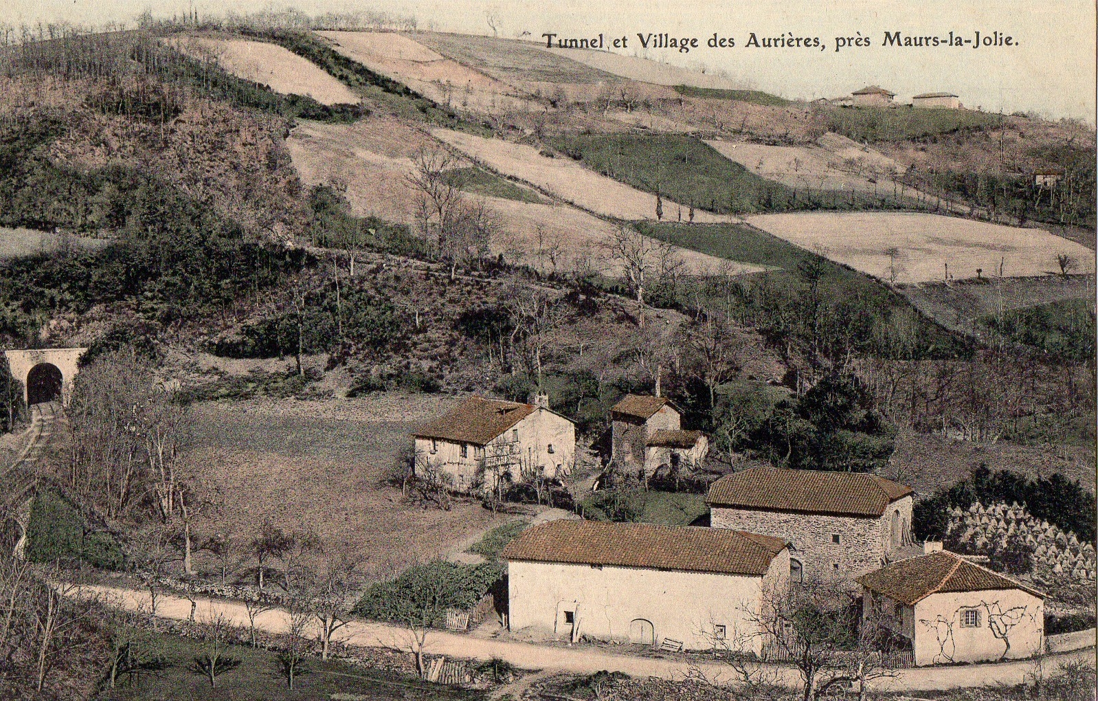 Photos et carte postales anciennes de Maurs, la Mairie de Maurs, sa