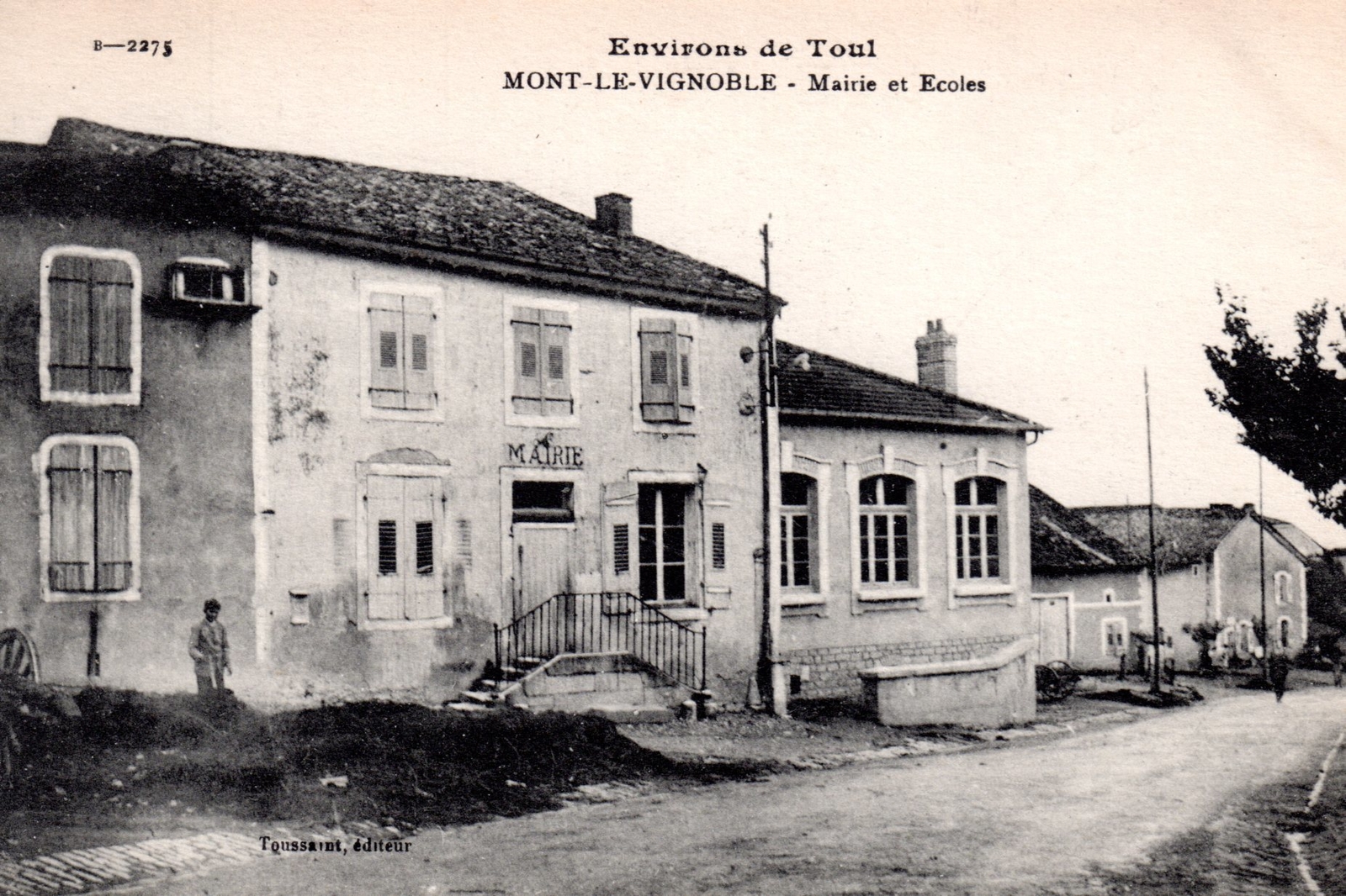 Photos et carte postales anciennes de MontleVignoble Mairie de Mont
