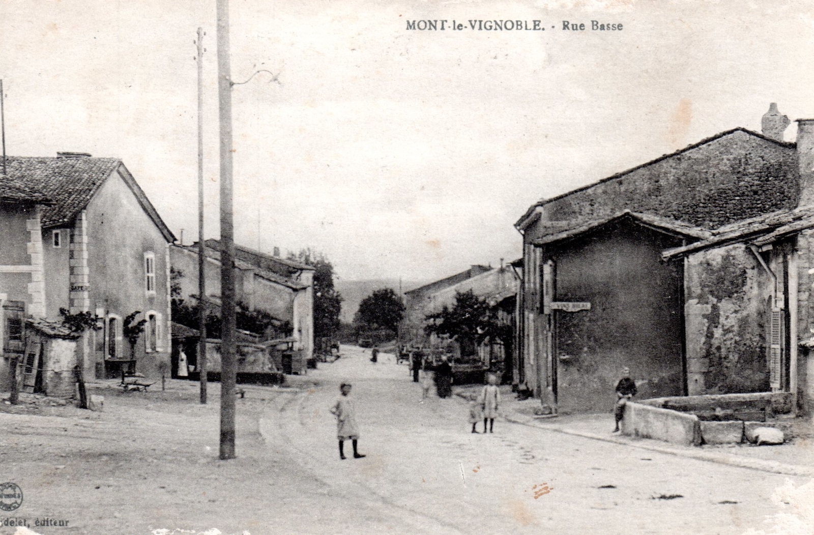 Photos et carte postales anciennes de MontleVignoble Mairie de Mont