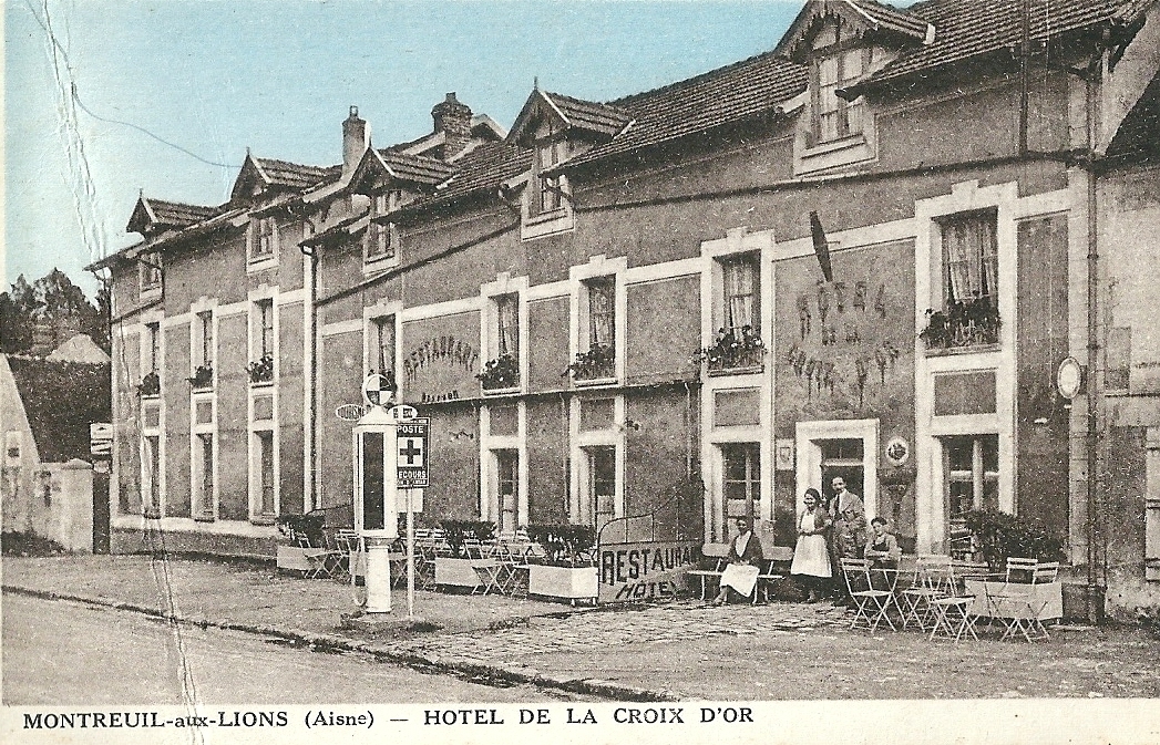 Photos et carte postales anciennes de MontreuilauxLions Mairie de