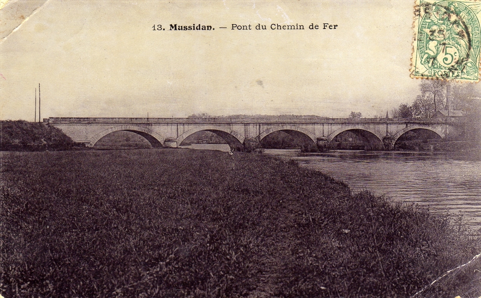 Photos et carte postales anciennes de Mussidan Mairie de Mussidan et