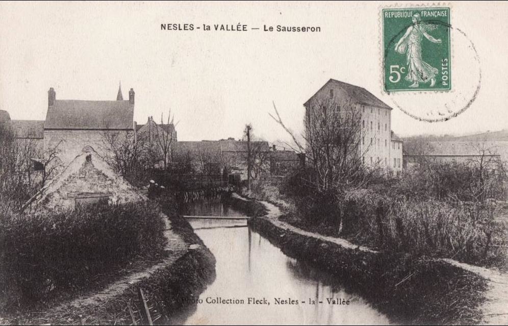 Photos et carte postales anciennes de NesleslaVallée Mairie de NesleslaVallée et son village Photos et carte postales anciennes de NesleslaVallée Mairie de NesleslaVallée et son village