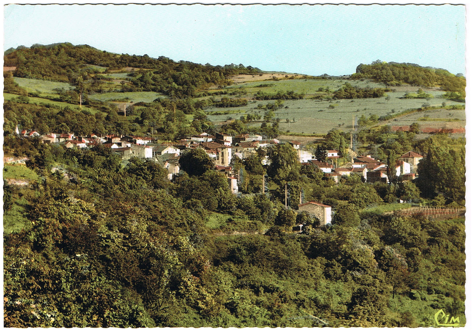 Photos et carte postales anciennes de Parent Mairie de Parent et son