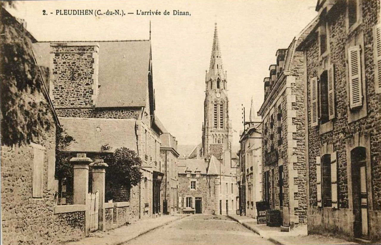 Photos et carte postales anciennes de PleudihensurRance Mairie de