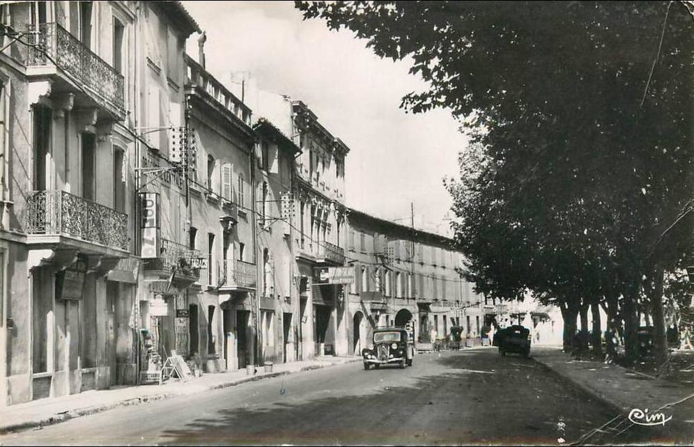 Photos et carte postales anciennes de PontSaintEsprit Mairie de