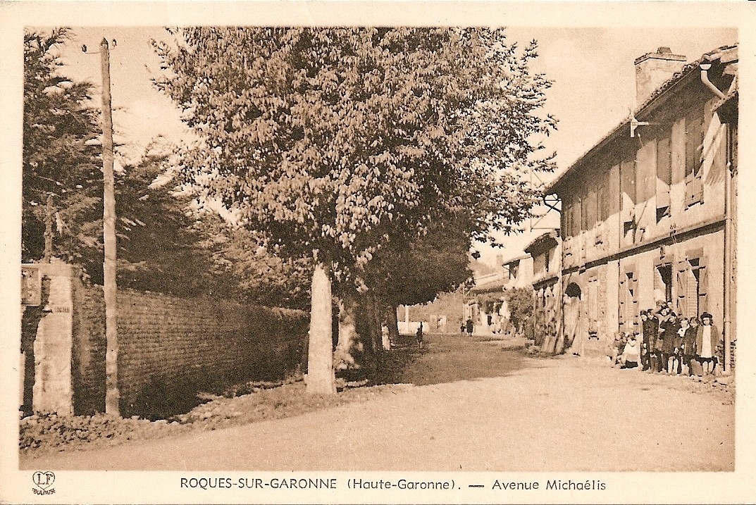 Photos et carte postales anciennes de Roques Mairie de Roques et sa