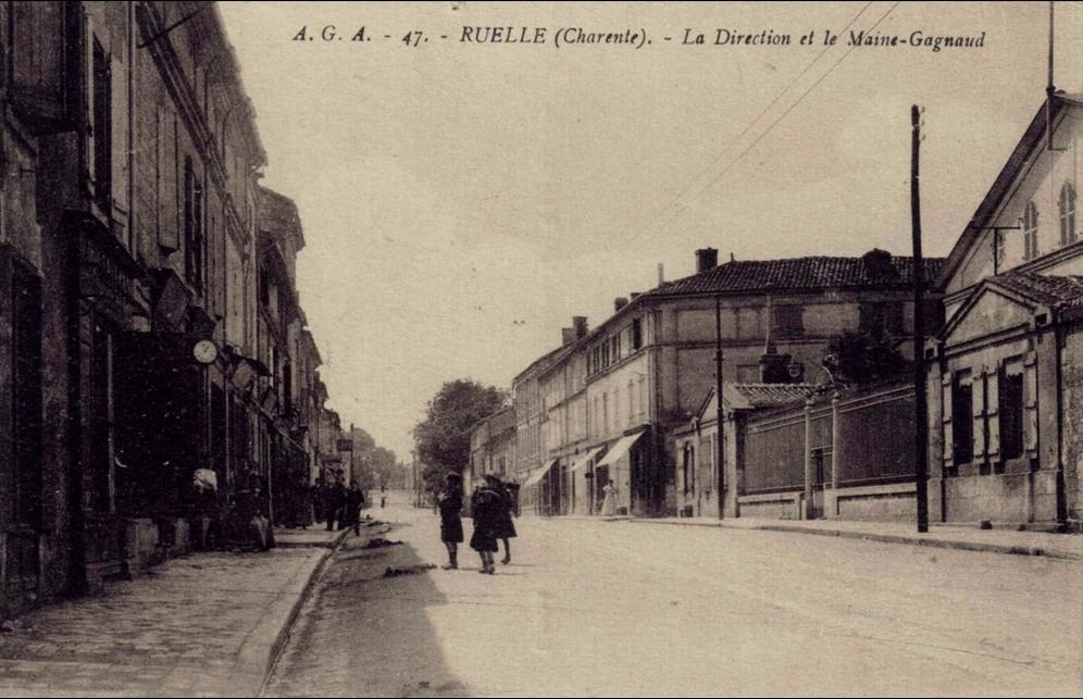 Photos et carte postales anciennes de RuellesurTouvre Mairie de RuellesurTouvre et sa ville Photos et carte postales anciennes de RuellesurTouvre Mairie de RuellesurTouvre et sa ville