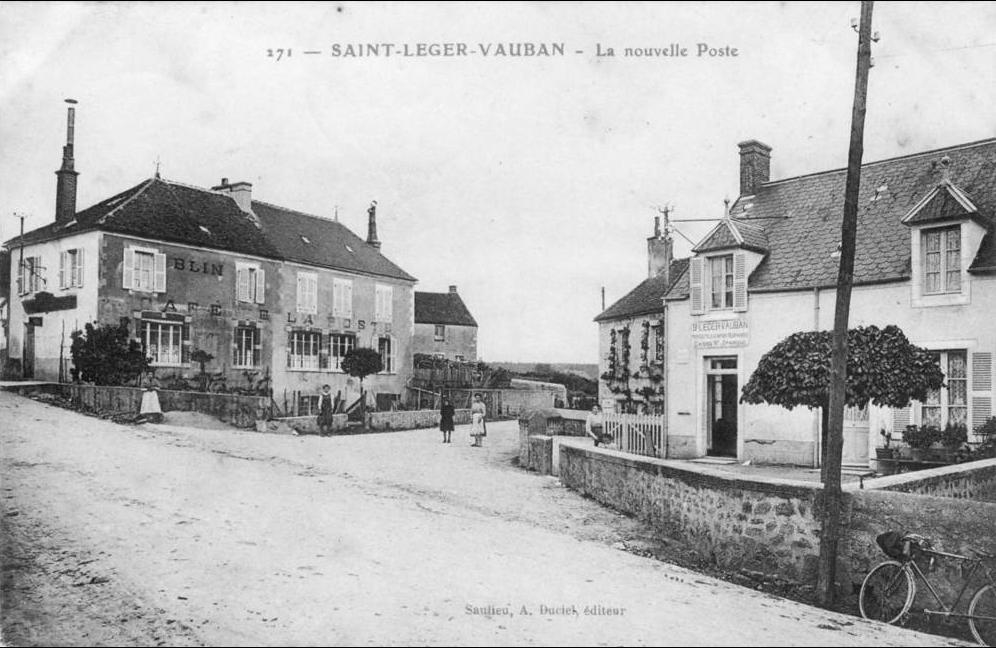 Photos et carte postales anciennes de SaintLégerVauban Mairie de