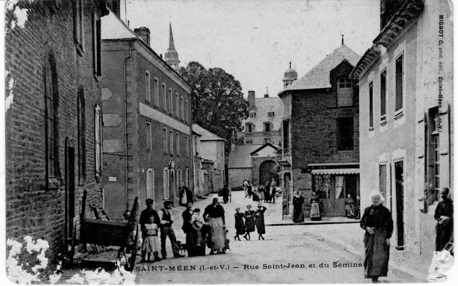 Photos et carte postales anciennes de SaintMéenleGrand Mairie de SaintMéenleGrand et sa