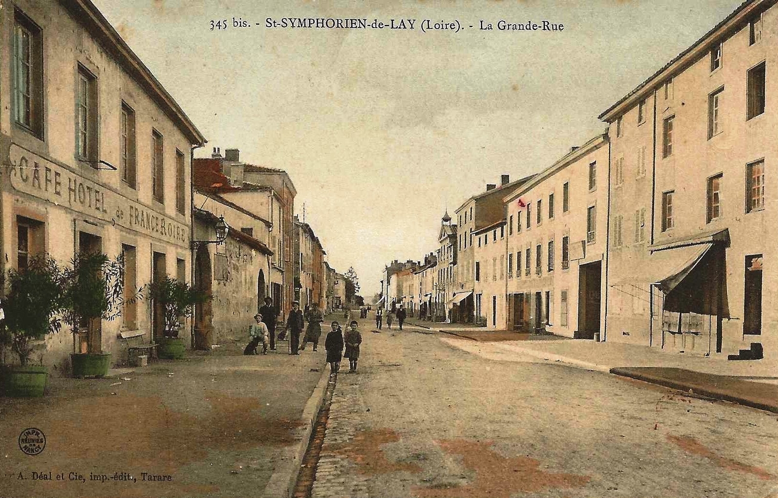 Photos et carte postales anciennes de SaintSymphoriendeLay Mairie
