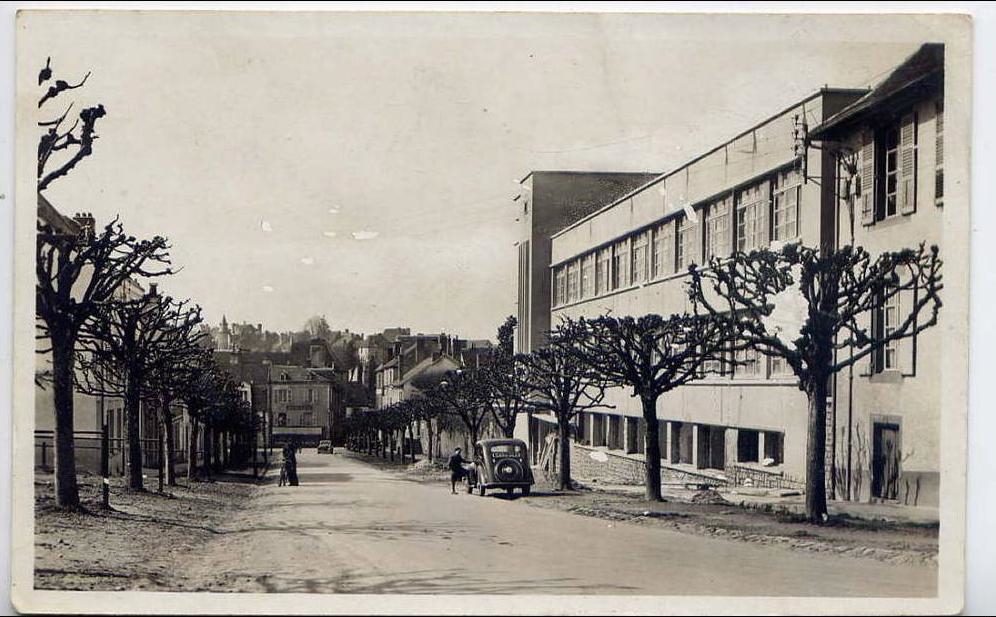 Photos et carte postales anciennes de SaintYrieixlaPerche Mairie