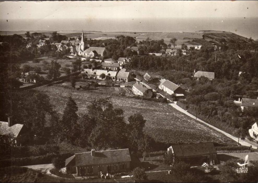 Photos et carte postales anciennes de SennevillesurFécamp Mairie de