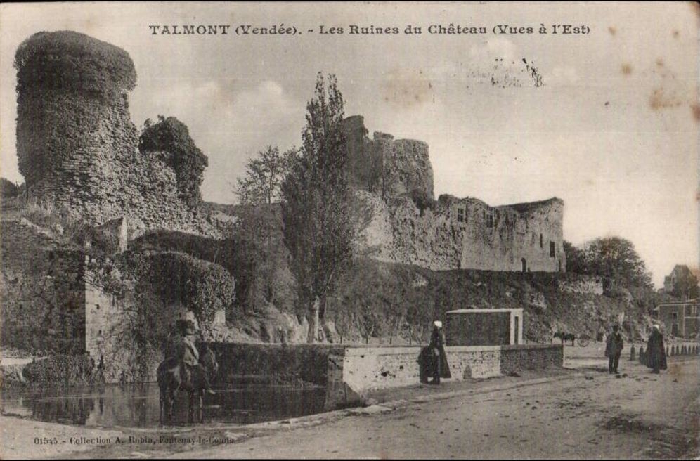 Photos et carte postales anciennes de TalmontSaintHilaire Mairie de