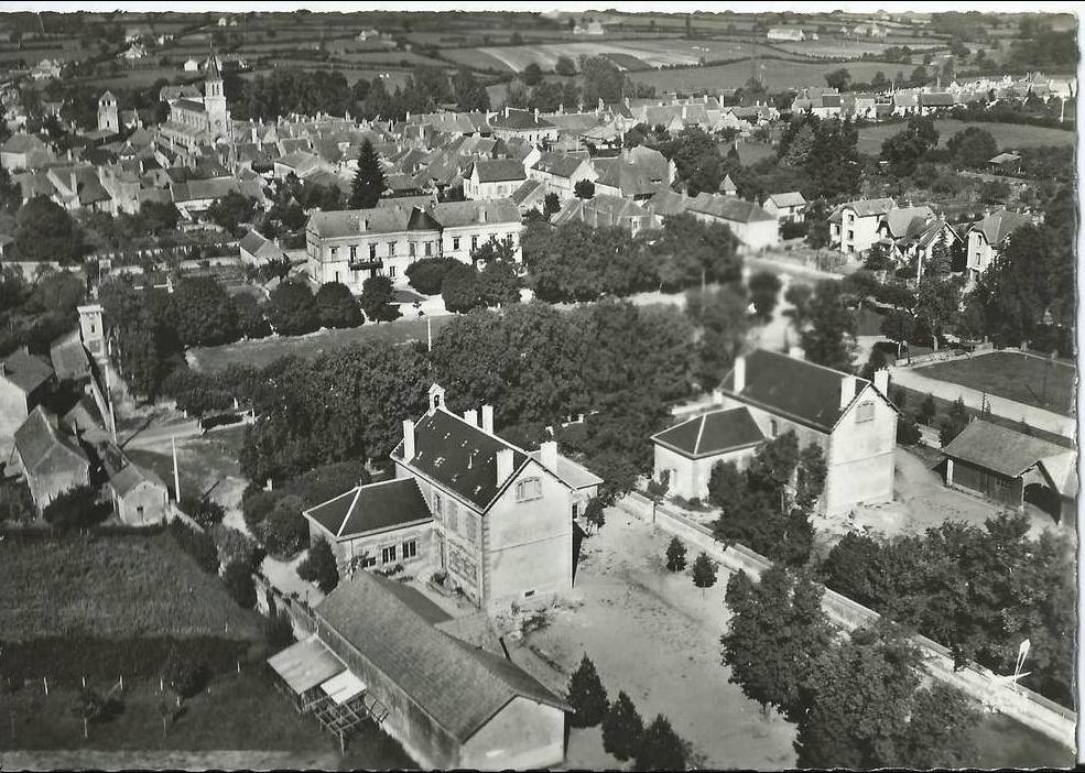 Photos et carte postales anciennes de ToulonsurArroux Mairie de